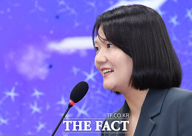 최수연 네이버 대표가 10~11일(현지시간) 프랑스 파리에서 열린 AI Action Summit에 참석해 네이버가 AI 기술을 통해 열어가는 디지털 생태계의 다양성 확장과 창작자, 이용자, 판매자들을 위한 비전을 소개했다. /배정한 기자