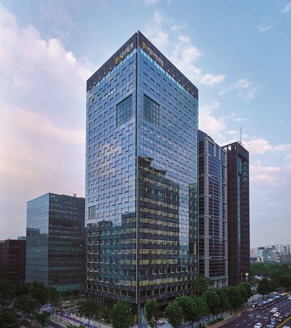 KB금융그룹의 전 계열사 대표 12명과 지주 임원들이 약 2만주의 자사주를 장내 매입했다. /KB금융그룹