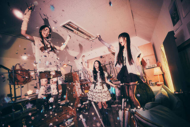 하츠투하츠가 데뷔 싱글에 보컬 하모니가 돋보이는 곡 Butterflies를 수록해 타이틀곡과 다른 매력을 선사한다. 사진은 카르멘 유하 예온의 유닛 티저 이미지. /SM엔터