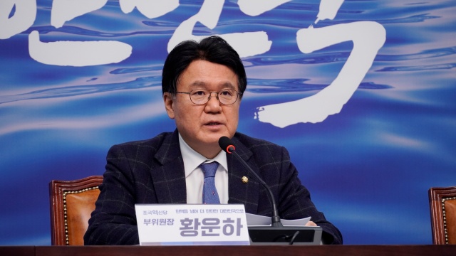 황운하 조국혁신당 원내대표가 권성동 국민의힘 원내대표의 연설을 두고 야당 대선주자 견제용 선거 연설이라고 혹평했다. /조국혁신당