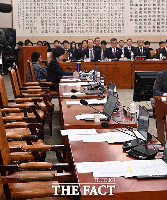 야6당이 공동발의한 명태균 특검법이 12일 국회 법제사법위원회 법안소위에 회부됐다. 법사위는 오는 19일 예정된 긴급현안질의에 명태균 씨를 증인으로 부르기로 했다. /박헌우 기자