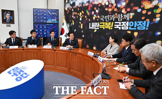 조국혁신당 내에서도 지지율 하락에 대한 위기감이 커지고 있으며 이에 대한 대응책 마련이 시급하다는 의견이 나온다. /이새롬 기자