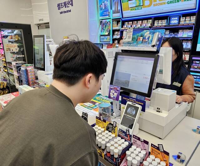 국내 편의점 3사(CU, GS25, 세븐일레븐)가 토스와 손잡고 얼굴 인식으로 결제할 수 있는 페이스페이 서비스를 도입한다. /BGF리테일