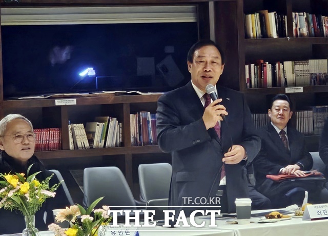 한글문화도시로 거듭날 세종의 미래 청사진을 설명하고 있는 최민호 세종시장. /김형중 기자