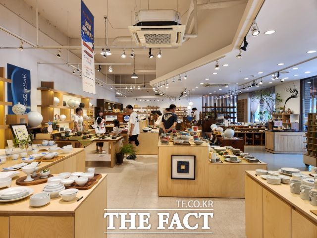 한국도자재단 ‘여주도자세상 도자쇼핑몰’ 전경./한국도자재단