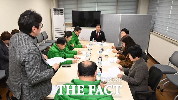대전 대덕구의회는 12일 의회자료실에서 대덕구새마을회와 소통간담회를 진행했다./대덕구의회