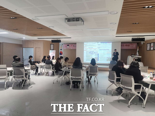서천군이 지난 11일 임현준 자치전략연구소장을 초빙해 2025년 시·군 합동평가 교육을 실시하고 있다. /서천군