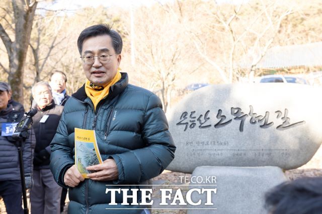 김동연 경기도지사가 무등산 노무현길 등반에 앞서 발언하고 있다./경기도