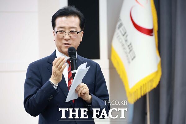 조원휘 대전시의회 의장이 13일 대전테크노파크 어울림프라자에서 개최된 고경력과학기술연우총연합회 정기총회에 참석해 인사말을 통해 고경력 과학기술인들에게 감사함을 전했다. /대전시의회