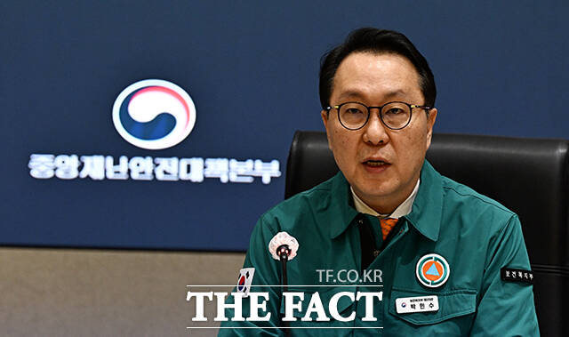 박민수 중앙재난안전대책본부 제1총괄조정관(보건복지부 제2차관)이 13일 오전 서울 종로구 정부서울청사에서 열린 의사 집단행동 중앙재난안전대책본부 회의에 참석해 모두발언을 하고 있다. /임영무 기자