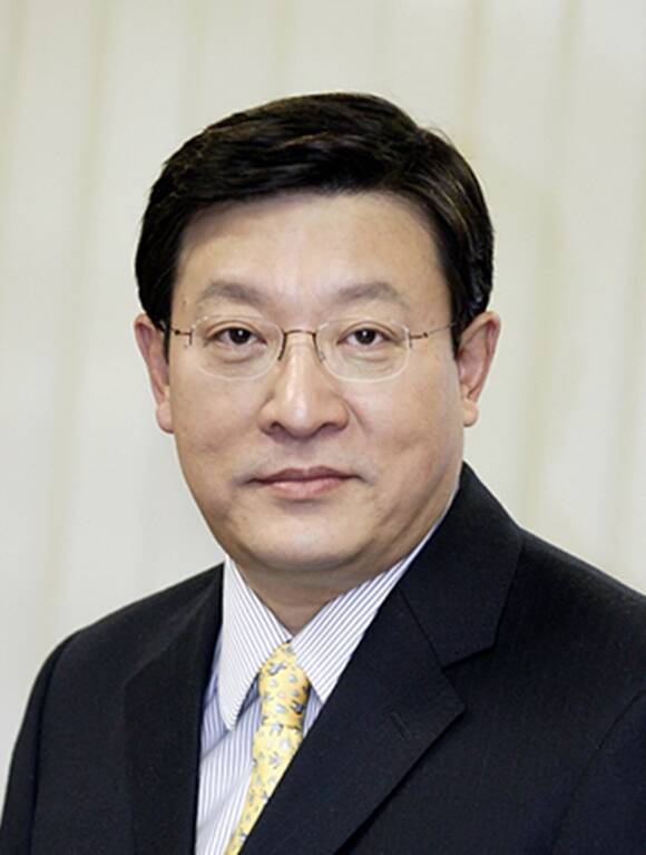 허태수 GS그룹 회장이 지난 12일 AI·디지털 협의체를 열고 경영진과 함께 혁신 과제를 점검했다. /GS그룹