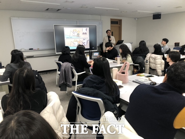 12~13일 충남 도내 영재교육 담당 교원과 희망 교원 44명이 참석해 2025년도 영재교육 역량 강화 직무연수를 진행하고 있다. /충남도교육청