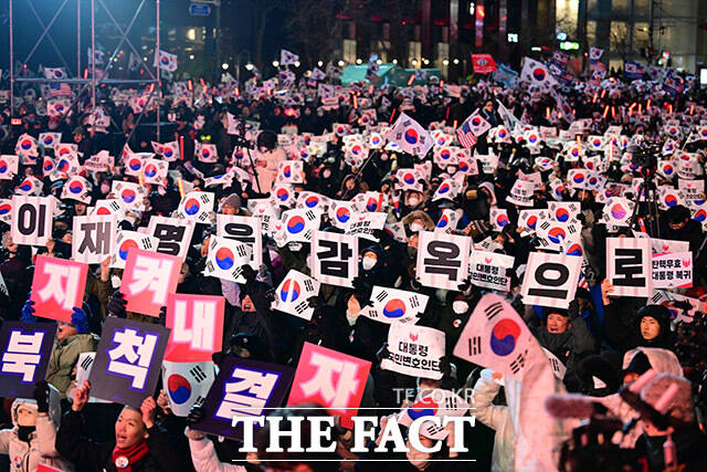 13일 서울 청계광장에서 열린 국민변호인단 출범식.