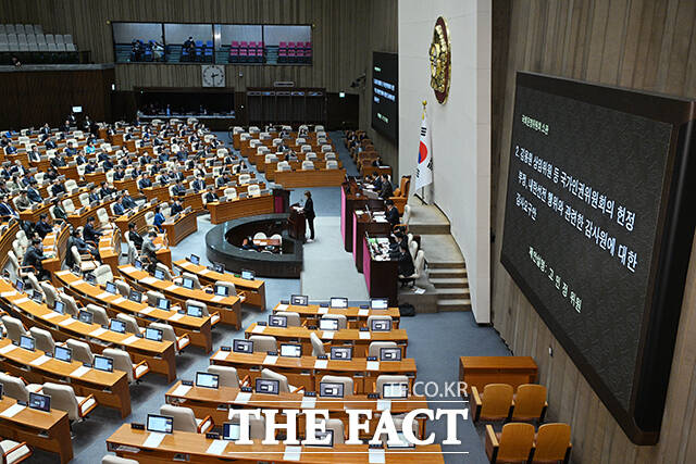 고민정 더불어민주당 의원이 김용원 상임위원 등 국가인권위원회의 헌정부정, 내란선전 행위와 관련한 감사원에 대한 감사요구안에 대한 제안설명을 하고 있다.