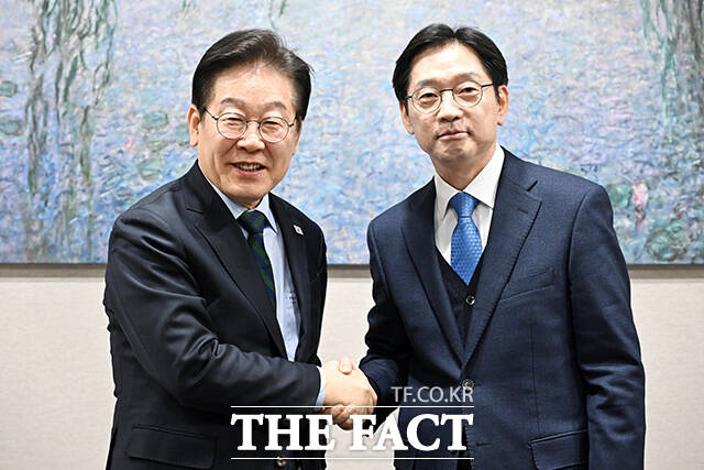 김경수 전 경남지사가 이재명 더불어민주당 대표와의 회동에서 팬덤정치 문제를 지적하면서 다양성을 구현할 수 있는 정당 시스템과 정당 민주주의를 만들어야 한다고 밝혔다. /박헌우 기자