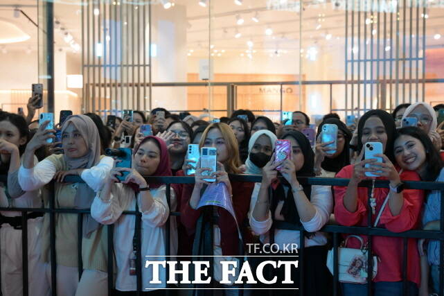 인도네시아 자카르타에서 열린 2025 논산 농식품 해외박람회 개막식에 몰린 관람객들. /논산시