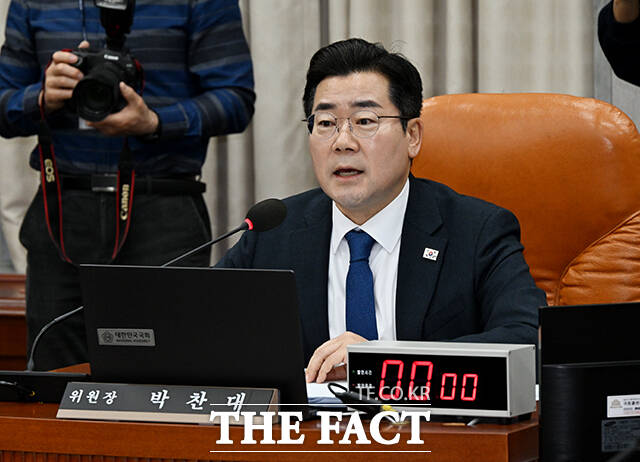 회의 주재하는 박찬대 운영위원장.