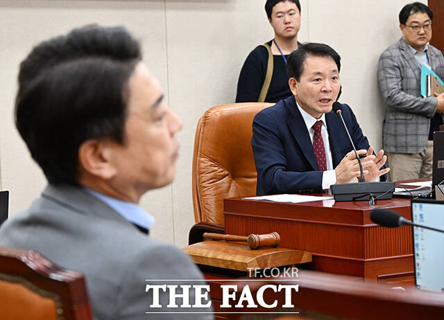 국회 국방위원장인 성일종 국민의힘 의원은 14일 김현태 707 특임단장을 국회 내란혐의 국조특위에 불러야 한다고 주장했다. /배정한 기자
