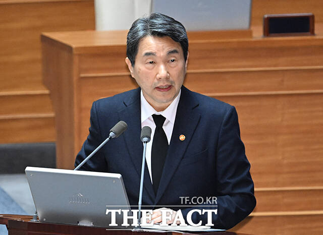이주호 사회부총리 겸 교육부 장관이 14일 오후 서울 여의도 국회에서 열린 교육·사회·문화 분야 대정부질문에 참석해 김종양 국민의힘 의원의 질의에 답하고 있다. /국회=박헌우 기자