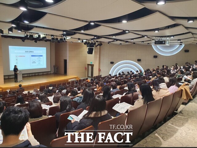 14일 아산 캠코인재개발원 대강당에서 충남도교육청 초·중·고 자살 예방 담당 교사들을 대상으로 학생 자살 예방을 위한 사회정서교육 배움자리가 열리고 있다. /충남도교육청