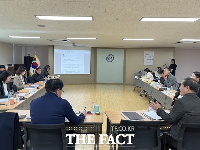 14일 충남교육청안전수련원에서 ‘2025년 1차 학교복합시설 공모사업 생각나눔자리’를 갖고 있다. /충남도교육청
