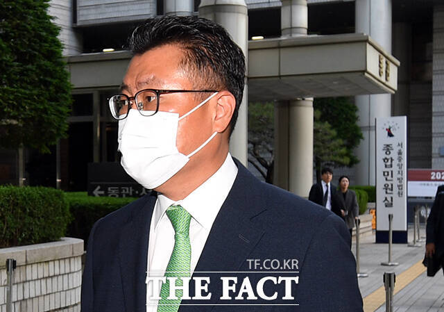 17일 신풍제약은 증선위의 장원준 전 신풍제약 대표 검찰 고발 여파에 연중 최저가를 기록했다. /임영무 기자