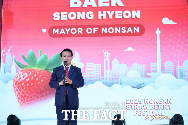 백성현 논산시장이 16일까지 4일간 인도네시아 수도 자카르타에서 열린 ‘2025 논산시 농식품 해외박람회’ 개막식에서 인삿말을 하고 있다. /논산시