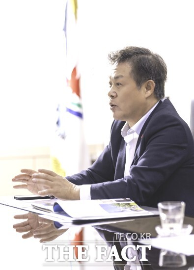 이학수 정읍시장이 17일 영상 간부회의에서 해빙기 안전점검 강화를 지시하고 “시민들이 생활하는 공간 곳곳에 위험 요소가 없는지 다시 한번 점검하고, “사전 예방이 무엇보다 중요한 만큼, 철저한 관리로 안전한 정읍을 만들어가자”고 당부했다. / 정읍시