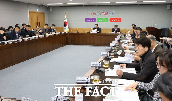 이응우 계룡시장이 17일 확대간부회의를 주재하고 있다. /계룡시