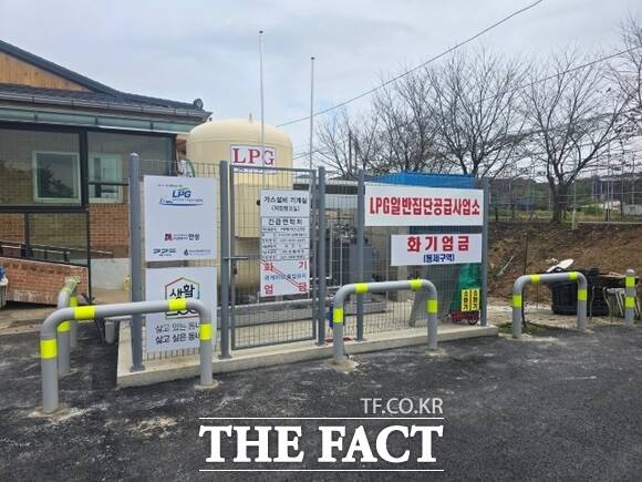 경기도가 ‘LPG(액화석유가스)소형저장탱크 보급사업’을 통해 도시가스 공급이 어려운 양평, 여주, 연천 등 10개 시·군, 11개 마을에 설치할 LPG 소형저장탱크의 모습./경기도