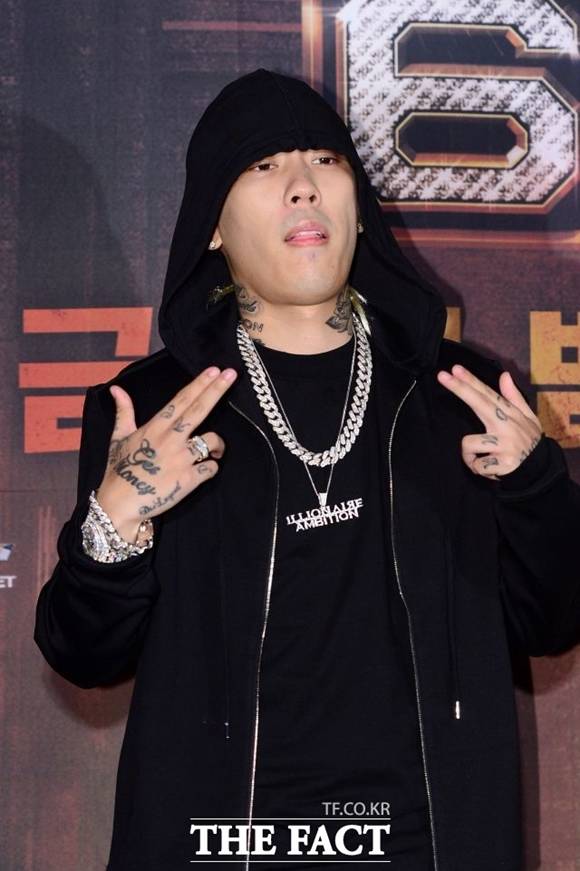 래퍼 도끼(사진) 미스터고르도 형제가 모친상을 당했다. 미스터고르도는 17일 SNS에 아프지 말고 편히 쉬세요. 빛을 따라가세요. 사랑해요라고 적었다. /더팩트 DB