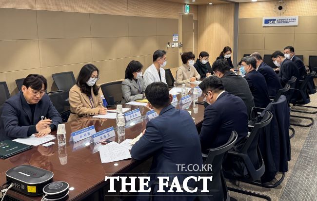 순천향대학교 부천병원에서 간담회를 갖는 웨이하이시 대표단./부천시