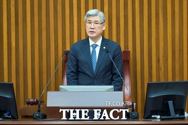 대전 서구의회는 18일 제2차 본회의를 끝으로 지난 11일부터 8일간 진행한 제287회 서구의회 임시회를 마무리했다. 조규식 의장이 폐회를 선언하고 있다./대전 서구의회