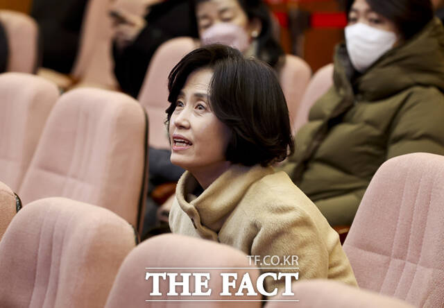 박은정 조국혁신당 의원이 18일 서울 종로구 헌법재판소에서 열린 윤석열 대통령 탄핵심판 9차 변론을 참관하기 위해 입장해 있다. /사진공동취재단