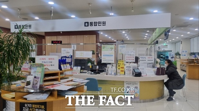 대구 최초로 가족관계등록 후 처리 결과를 문자로 안내하는 서비스를 시행하는 다사읍사무소 민원실. /다사읍사무소