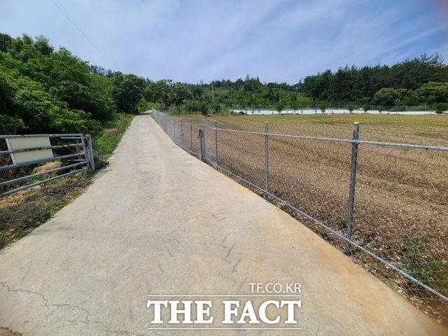 고흥군은 철망 울타리·방조망·경음기 등 유해야생동물 피해 예방시설의 설치비 및 자재 구입비의 60% 범위에서 농가당 최대 500만 원까지 지원한다./고흥군