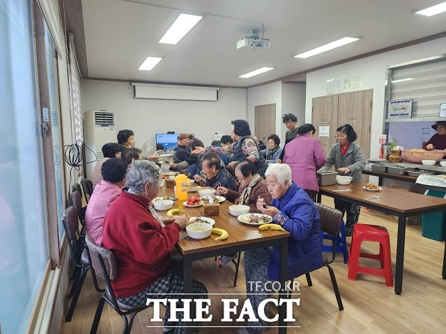 익산시 농촌체험휴양마을에서 마을자치연금 운영과 식사 제공, 문화교실 등 공동체 돌봄문화가 확산하고 있다. /익산시