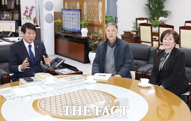 20일 전주시의회는 전주문화원과 간담회를 통해 전주의 전통문화 보존 및 발전 방안 등에 논의하고 세계로 도약하는 문화 도시 전주를 만드는데 적극 노력하기로 했다. /전주시의회