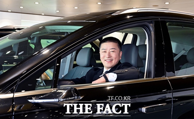 현대자동차는 2024년 전국 판매 우수자 승용 10인 및 상용 3인의 명단을 공개하며 대전지점 김기양 영업이사(만 56세)가 승용 최다 판매 직원에 선정됐다고 20일 밝혔다. /현대차