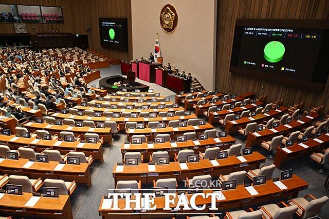 한국반도체산업협회는 20일 입장문을 내고 주 52시간 근로제 예외 등이 담긴 반도체 특별법의 국회 통과를 촉구했다. /배정한 기자