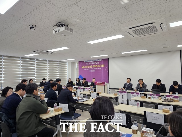 20일 전북대학교는 남원시와 남원 미래를 여는 세 가지 해답이라는 주제로 포럼을 개최했다. /전북대학교