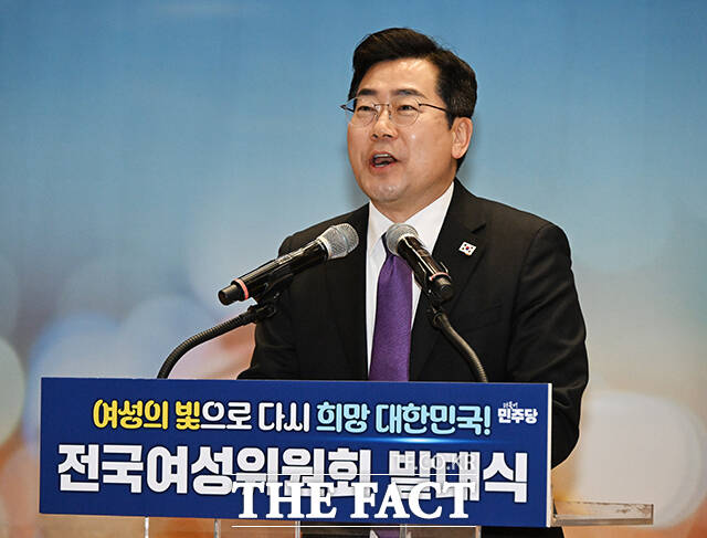 축사하는 박찬대 더불어민주당 원내대표.