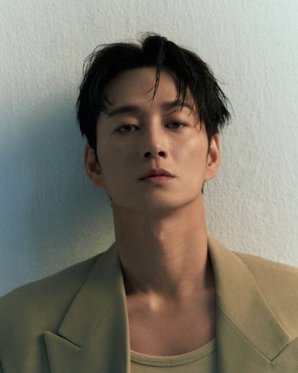 배우 이현욱이 <더팩트>와 만나 tvN 원경 종영 관련 인터뷰를 진행했다. /길스토리이엔티