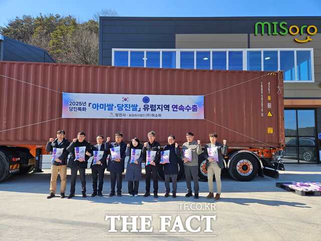 당진시는 21일 당진특화 아미쌀의 2025년 첫 수출식을 미소미에서 개최했다. /당진시