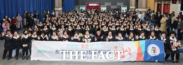 전북도교육청은 ‘2024학년도 문해교육 프로그램 초등·중학 학력인정서 수여식’을 개최했다. /전북도교육청