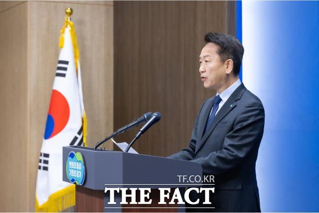 21일 오전 경기도청 브리핑룸에서 고영인 경제부지사가 구리시 서울 편입 주장 관련 GH 구리 이전에 대한 경기도의 입장발표를 하고 있다./경기도