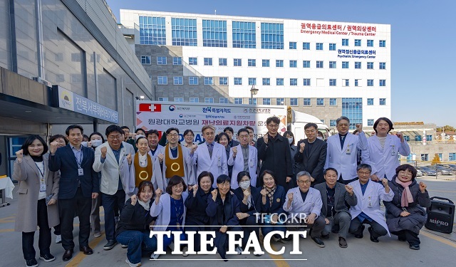 원광대학교병원은 20일 전북도로부터 지원받은 재난의료지원 차량의 등록 및 점검을 완료하고 본격 운영을 들어갔다. /원광대학교병원