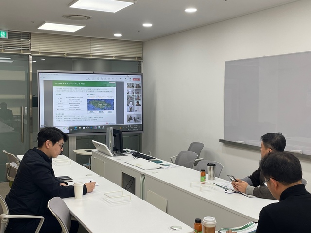 한국동서발전이 국내기업의 자메이카 진출 지원을 위해 진행한 사업설명회 모습. /한국중부발전