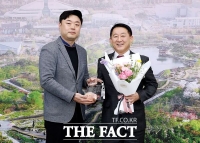  둔산e편한세상아파트 입주민대표회, 서철모 서구청장에게 감사패 수여