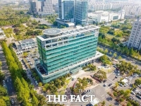  한밤중 고속도로에 누워 있던 30대, 차량에 치여 사망